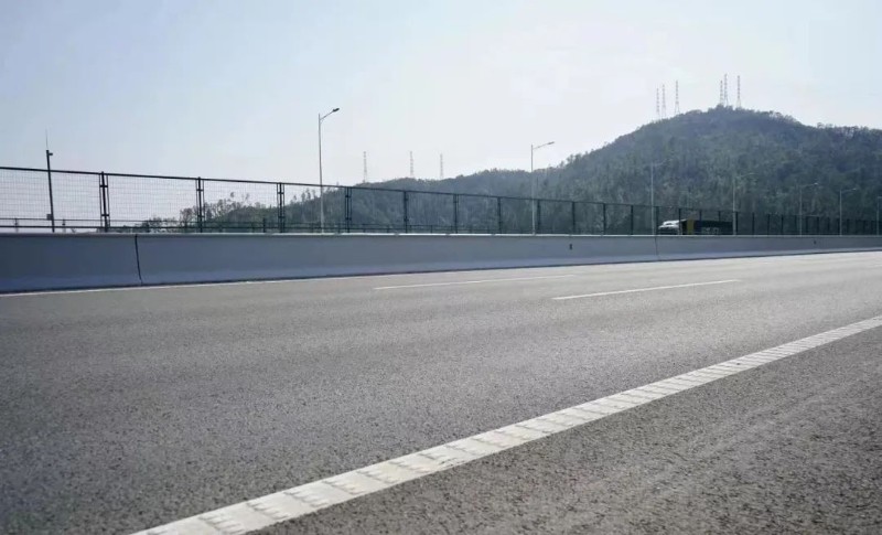 黄陂特大桥路面