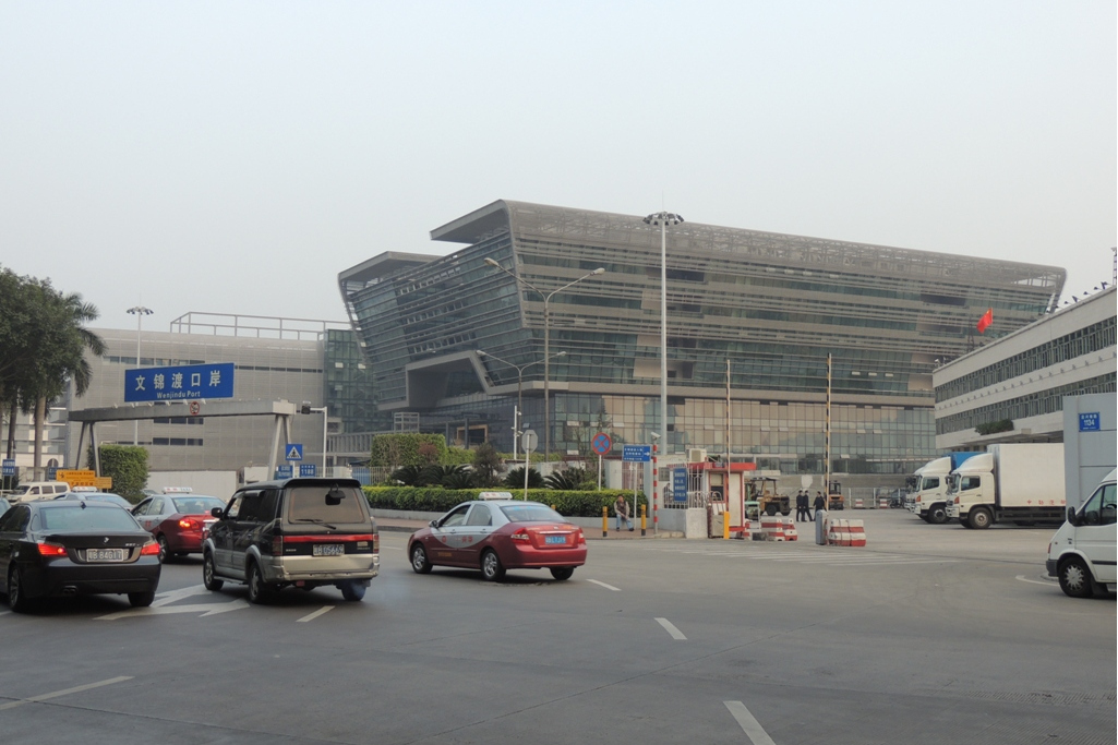 文锦渡口岸粤港两地车通关